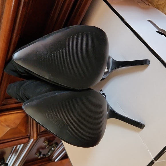 Guess Suede Stiletto Scrunched Booties. Backy - Picture 12 of 16